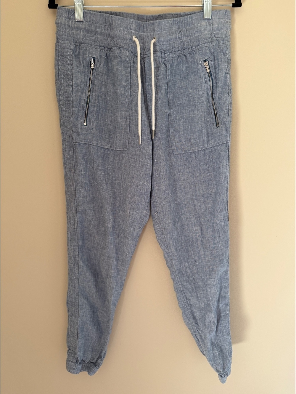 Athleta size 4 joggers w/ pockets